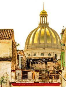 Vista de la cúpula dorada del Capitolio habanero | Rialta