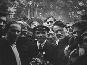 Fotograma de Tres cantos para Lenin | Rialta