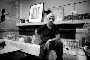 Alberto Chino Arcos en el laboratorio del Taller de Serigrafía René Portocarrero Habana Vieja 2020 FOTO Evelyn Sosa | Rialta
