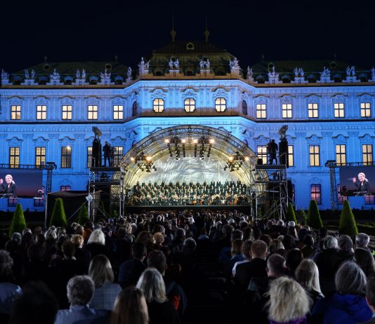 Este junio, la ‘Novena Sinfonía’ de Beethoven en ejecución, frente a la Schloss Belvedere de Viena (Foto: Roman Zach-Kiesling)