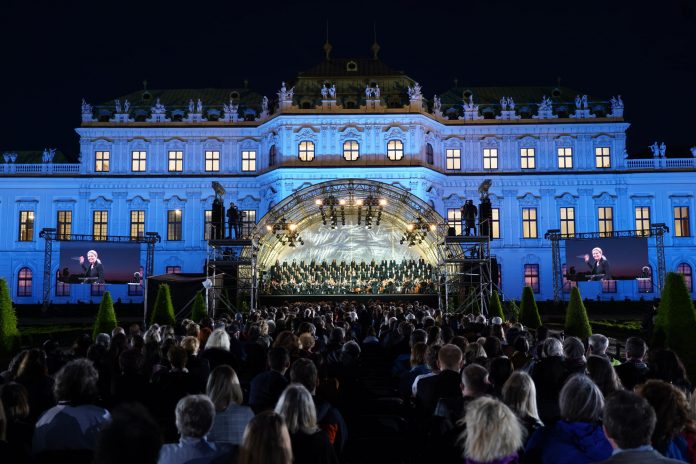 Este junio, la ‘Novena Sinfonía’ de Beethoven en ejecución, frente a la Schloss Belvedere de Viena (Foto: Roman Zach-Kiesling)
