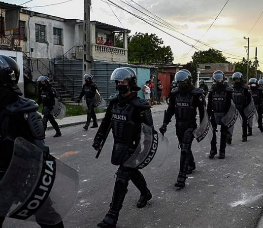 Despliegue policial en la periferia habanera (Foto Twitter de Abraham Jiménez Enoa)