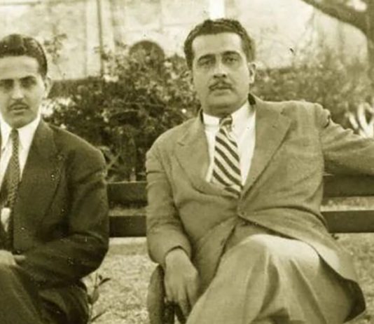Lorenzo García Vega y José Lezama Lima en el parque de la Avenida del Puerto en 1947