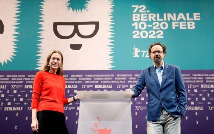 La directora ejecutiva Mariette Rissenbeek y El director artístico Carlo Chatrian, del Festival Internacional de Cine de Berlín Berlinale. YAHOO NOTICIAS.
