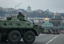 Guardia Nacional ucraniana apostada en Kiev a la espera del ataque ruso este 26 de febrero
