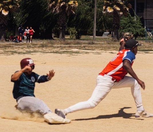 De la serie ‘Un pedacito de patria efímera’ (sobre el béisbol de La Liga del Pacífico Sur en Chile); Ruber Osoria