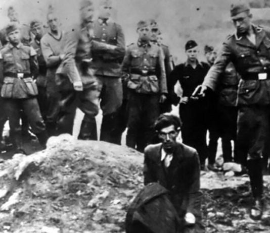 Un judío asesinado en Vinittsa, Ucrania, en 1941.