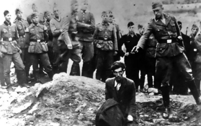 Un judío asesinado en Vinittsa, Ucrania, en 1941.