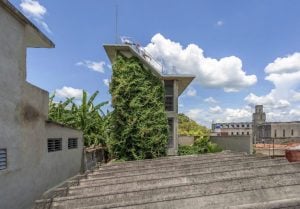 Vista de Casa Torre, en Cienfuegos, Cuba. Obra de Albor Arquitectos (FOTO ArchDaily en Español)
