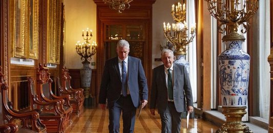 Andrés Manuel López Obrador y Miguel Díaz-Canel en el Palacio Nacional de México en 2021 (FOTO Twitter / Presidencia de Cuba)