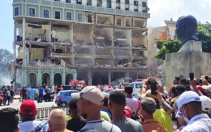 Explosión en el hotel Saratoga en La Habana el 6 de mayo de 2022. INFOBAE