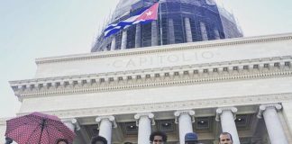 Integrantes del Movimiento San Isidro, frente al Capitolio de La Habana, se manifiestan en contra del Decreto 349 (2018)