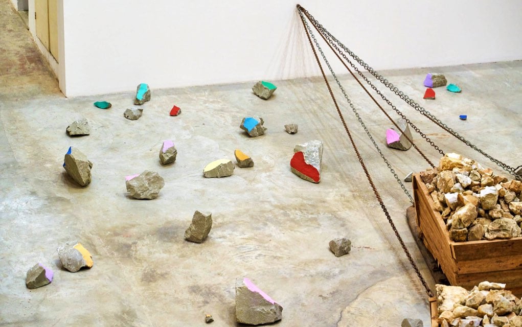 ‘Pétalos de piedra’; Pascale Marthine Tayou, en la galería Arte Continua de La Habana (FOTO Facebook / Arte Continua La Habana)