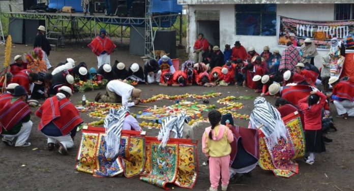 Ritual celebrado en el marco del Inti Raymi.