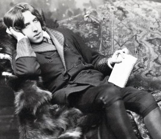 Retrato de Oscar Wilde realizado por el fotógrafo Napoleon Sarony. EL PAÍS.