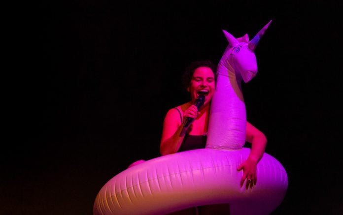 Martica Minipunto durante la performance ‘No soy unicornio’, en Zúrich.