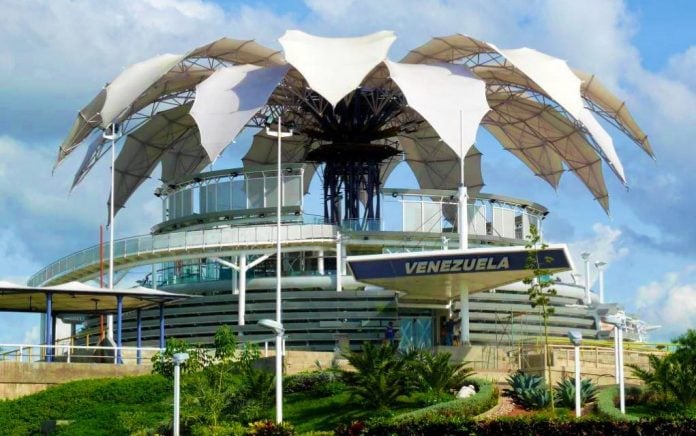 Pabellón de Venezuela para la Exposición Universal de Hannover, Alemania (2000); Fruto Vivas (FOTO Vía: Twitter / @pablofarfan)