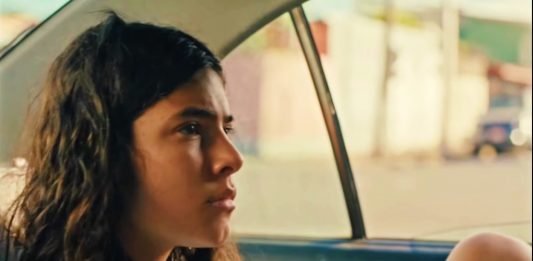 Fotograma de ‘Tengo sueños eléctricos’ (2022); Valentina Maurel (IMAGEN Youtube / L' occhio del cineasta - Trailer & Unboxing)