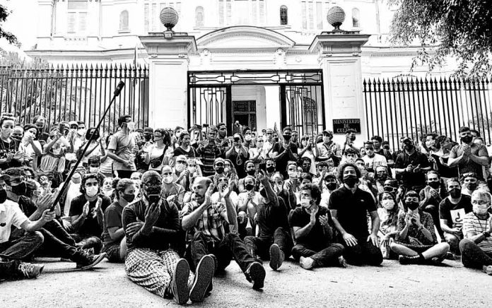 Ante el Ministerio de Cultura en La Habana, 27 de noviembre de 2020 (FOTO Facebook / 27N)