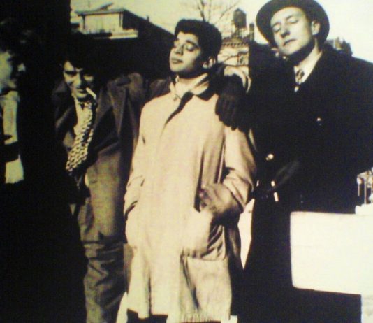 Lucien Carr, Jack Kerouac, Allen Ginsberg y William Burroughs (izq. a der.) (FOTO Vía: www.poetripiados.com)