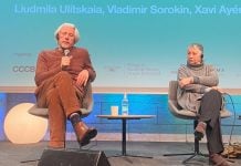 Vladímir Sorokin y Liudmila Ulítskaya en el Centro de Cultura Contemporánea de Barcelona en la primera charla del ciclo "Otras voces. Otras Rusias".