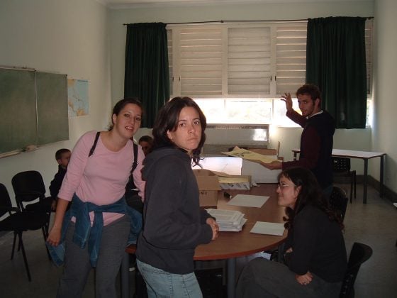 Editores y miembros del consejo de redaccion durante la preparacion del numero 2 2004 | Rialta