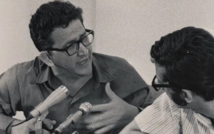 Heberto Padilla y Norberto Fuentes en un fotograma del documental 'El caso Padilla', Pavel Giroud dir., 2023