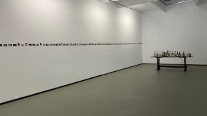 Vista de la exposición ‘La fiesta vigilada’, de Leandro Feal, galería Cibrián, San Sebastián, España