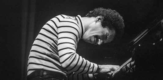 Keith Jarrett al piano durante una actuación en Zúrich en 1977