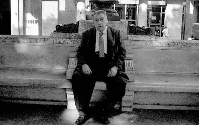 Lezama en un banco del Paseo del Prado en 1970 (FOTO Iván Cañas)