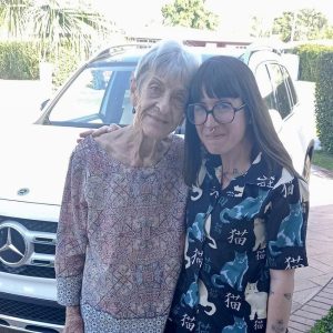 Su madre, una mujer de 87 años, le hace sopas cubanas