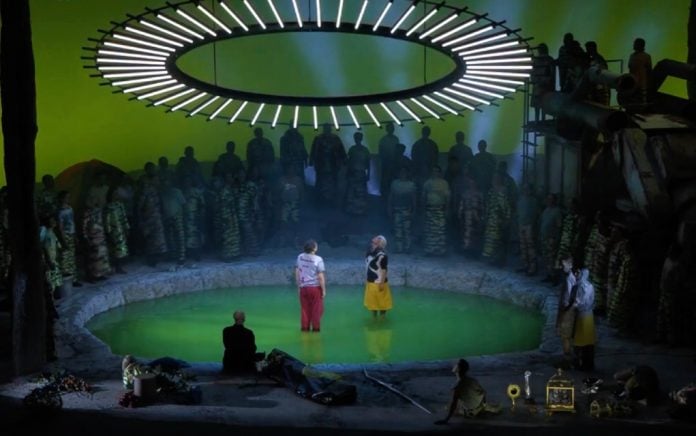 Escena final de ‘Parsifal’ en el Festival de Bayreuth 2023; puesta en escena de Jay Scheib y dirección música de Pablo Heras-Casado. (IMAGEN YouTube / Brian Castles-Onion)