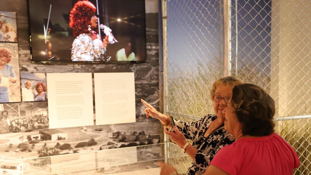Vista de la exposición sobre Celia Cruz en el American Museum of the Cuban Diaspora.