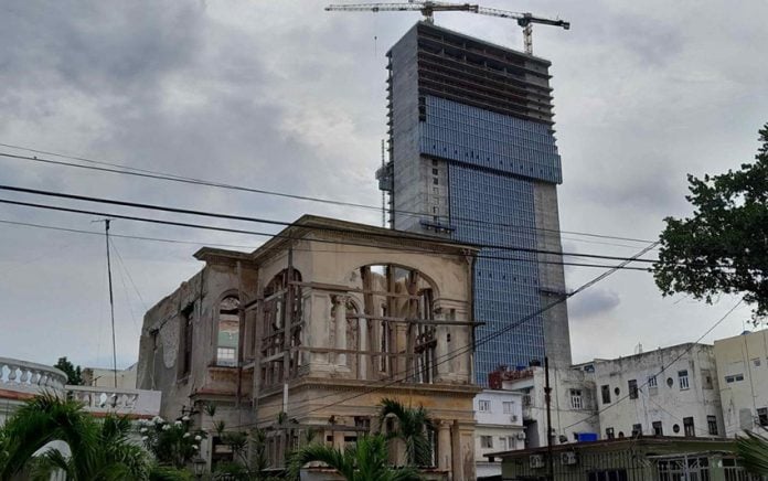 La construcción de la torre López-Callejas en El Vedado, La Habana (FOTO Diario de Cuba)