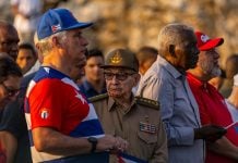 Miguel Díaz-Canel y Raúl presiden un acto en La Habana