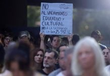 Manifestación contra las reformas de Milei al sector de la cultura en Argentina. Foto: Télam.