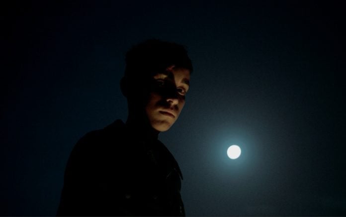 Fotograma de 'La historia se escribe de noche', Alejandro Alonso dir., 2024