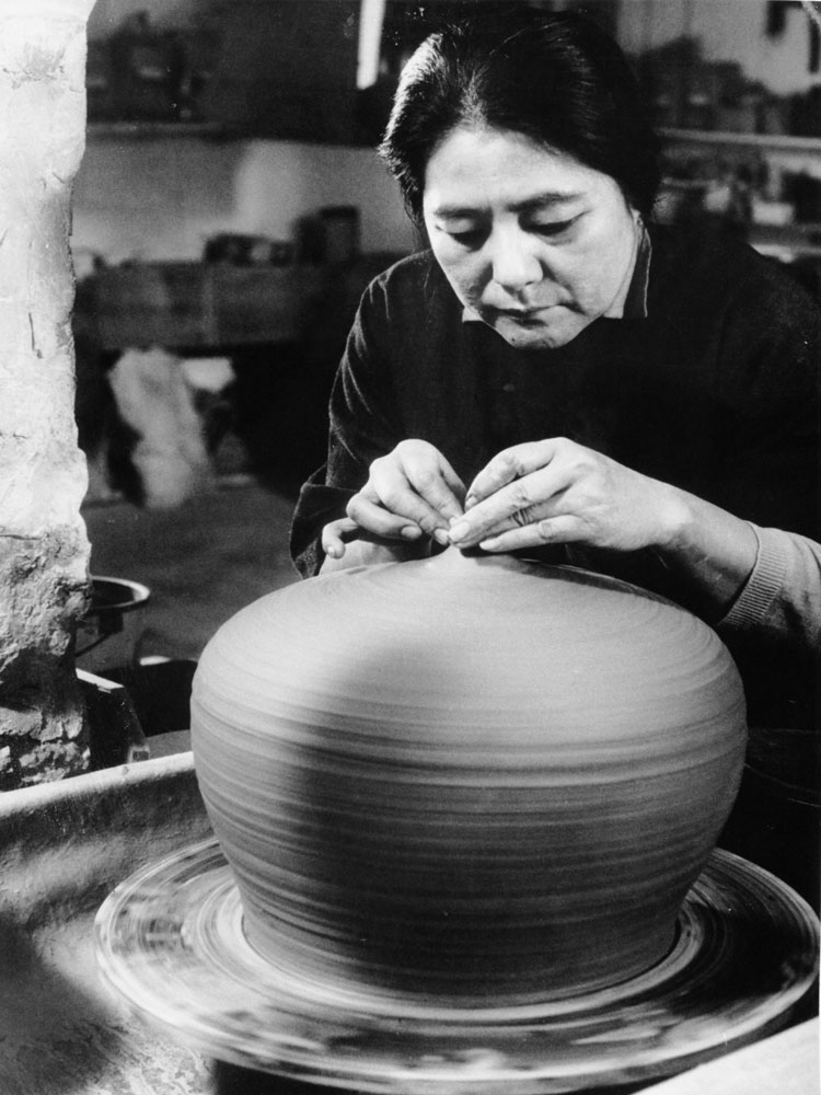 Toshiko Takaezu. Foto: American Craft Council.