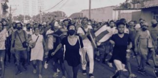 La activista Camila Rodríguez en las protestas del 11 de julio de 2021 en Cuba.