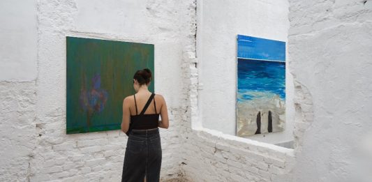 Exposición ‘Should I Be A Tropical Painter Or Should I Not (Observaciones sobre la decadencia de las formas del trópico)‘; Francisco Alejandro Jim y Noel León. Organizada por Bode Gallery en la sede de Infraestudio, en La Habana.