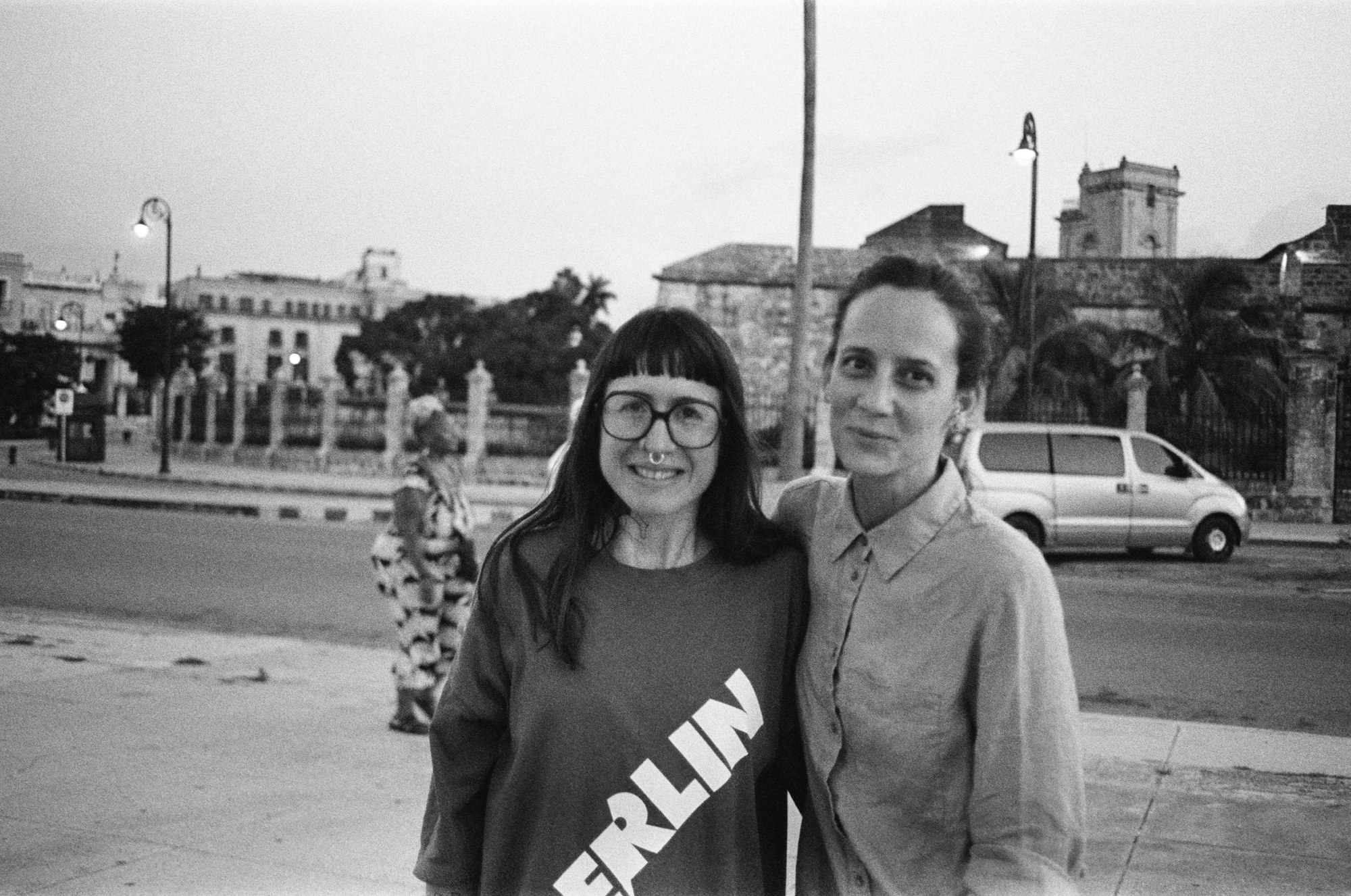 LEGNA RODRÍGUEZ IGLESIAS Y EVELYN SOSA