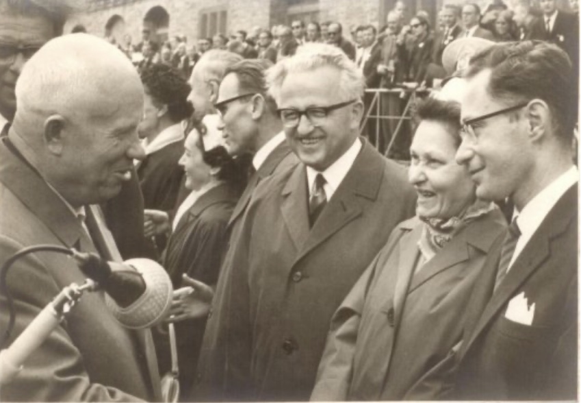 Gabriel Calaforra a la derecha junto a Nikita Jrushchov durante una visita de este a Dinamarca 1964 | Rialta