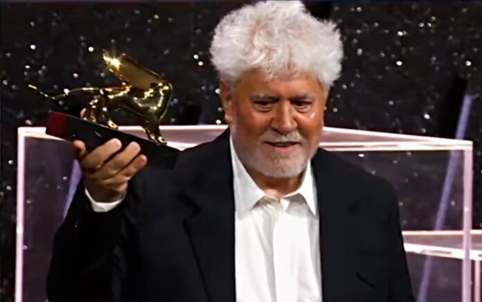 Pedro Almodóvar, ganador del León de Oro en el Festival Internacional de Cine de Venecia 2024