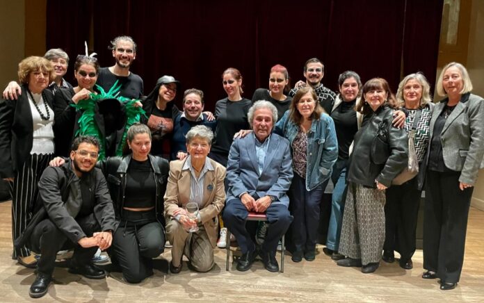 Elenco de ‘El rey de los pájaros’ tras la presentación en La Nacional, Nueva York