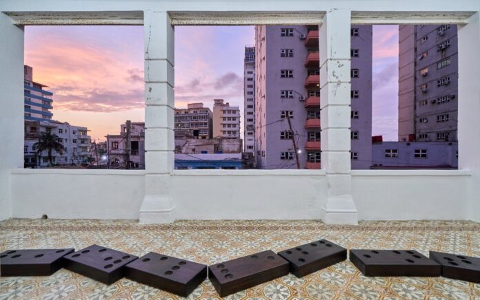 ‘Se trancó - All this will end in tears’; Ismar Čirkinagić. Exposición ‘Transitions’; La Habana, octubre-noviembre de 2024 (FOTO Cortesía de las curadoras)