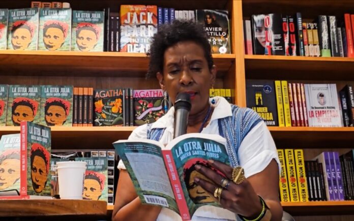Mayra Santos-Febres lee un fragmento de ‘La otra Julia’ en The Bookmark, Guaynabo, Puerto Rico