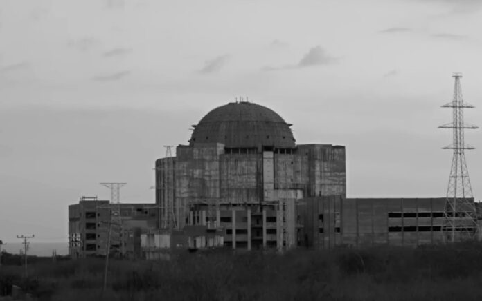 Fotograma de ‘La obra del siglo’; Carlos Quintela