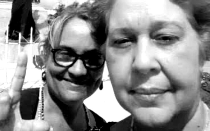 Jenny Pantoja Torres y Alina Bárbara López Hernández en protesta pacífica