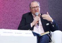 ‘La historia como arma’: Rafael Rojas presenta en México nuevo libro sobre los intelectuales y la Guerra Fría en Latinoamérica Rafael Rojas (Santa Clara, 1965), historiador cubano