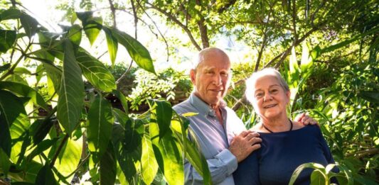 Sebastião Salgado junto a su esposa Lélia Wanick Salgado